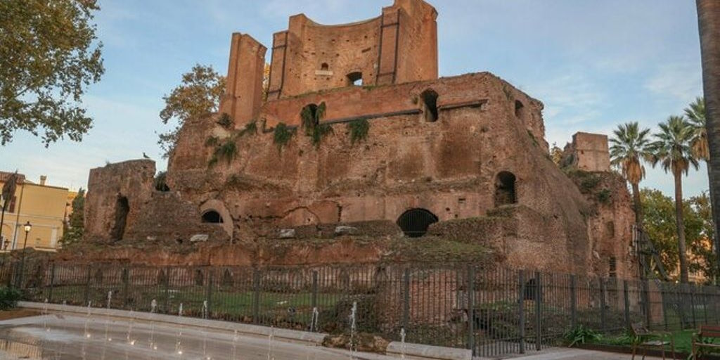 Resti antichi di un castello d'acqua cioè un punto di distribuzione dell’acqua alla città