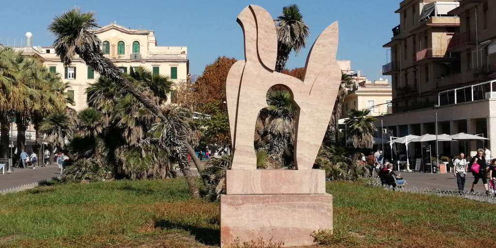 Scultura dedicata a Pier Paolo Pasolini