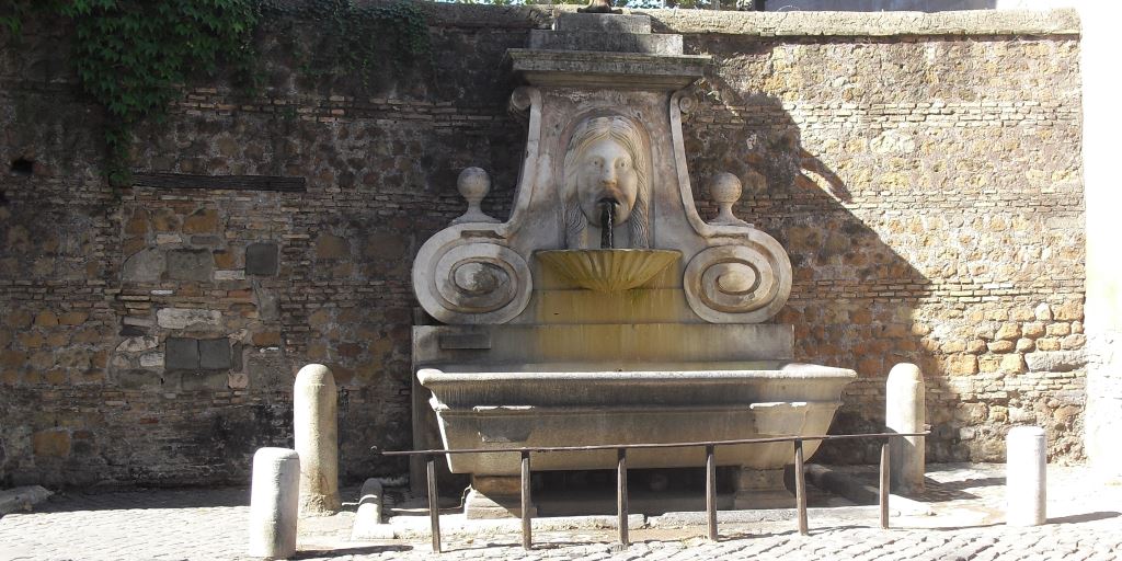 Fontana del Mascherone in Via Giulia