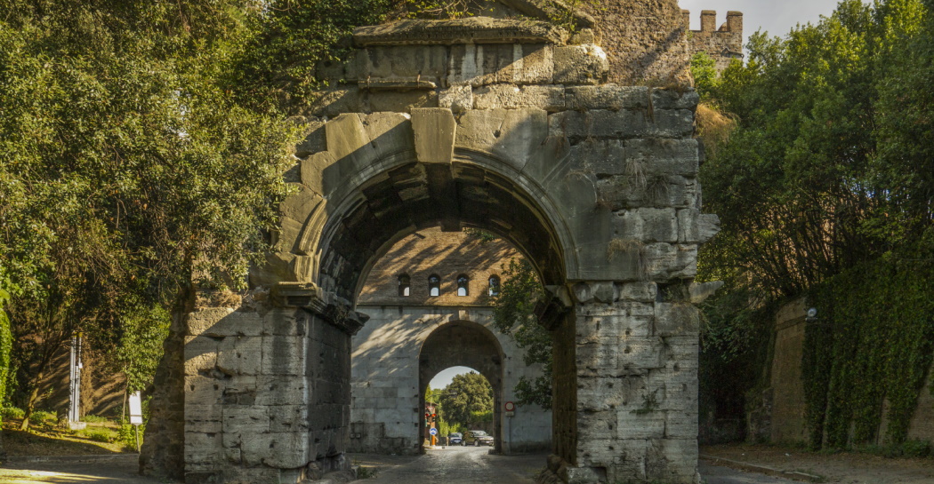 A. Jemolo. La via Appia, l&#039;Arco di Druso e la Porta