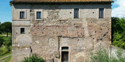 Casale di Giovio, facciata