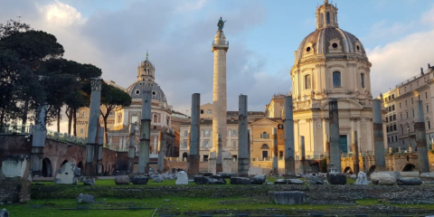 La basilica Ulpia vista dalla piazza del Foro